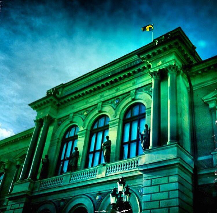 uppsalauni's tweet photo. Hipp hipp hurra! Idag firar vi Uppsala universitets födelsedag. 539 år sedan undervisningen startade. #1477 https://t.co/kcZJUCb6M4