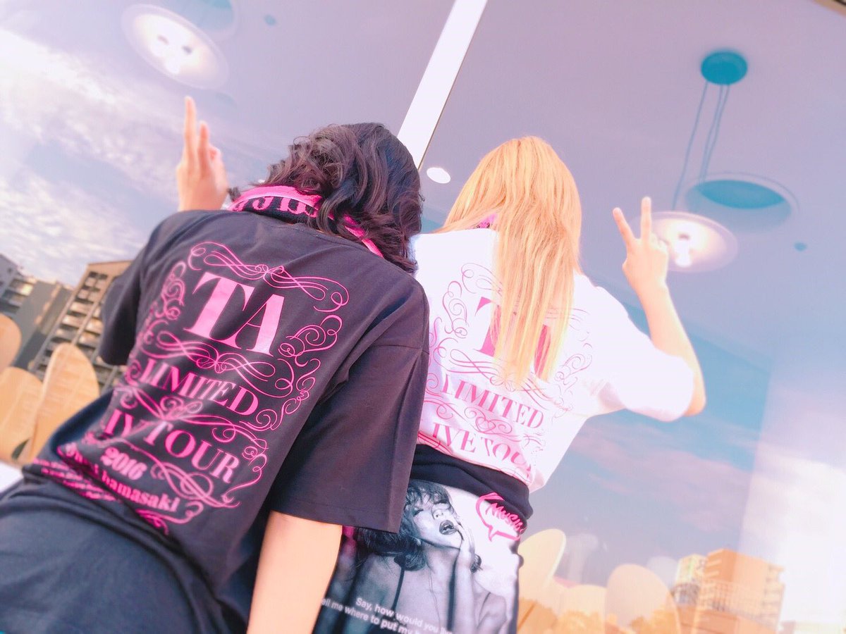 TeamAyu2015's tweet photo. TA LIMITED LIVE TOUR 2016

今年の誕生日ゎ忘れられない日🎉
なんとayu直筆サイン当たった😭
本当にありがとう宝物！
ayuに名前呼ばれて私死にそうだった笑
最高の誕プレ😭
ちかっぱ愛しとー💓
#ayuday 
#ＴＡツアー
@ayu_19980408 https://t.co/MnRV6RLPGx