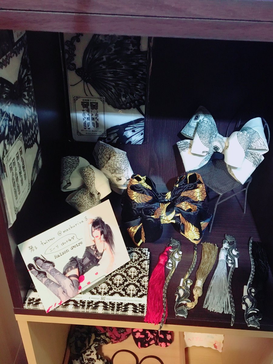 animalhyakka's tweet photo. 新たな作家さんの登場です♡
琴子様(Ruban Blanch様)です！
バナナクリップの髪飾りはどれも1点ずつの入荷です！

管狐のかんざしは本のしおりにも◎

最近発表されました退廃蝶のニーソ、タイツもございます！

どのお品も数が少ないのでお早めに…！

#アニマルヒャッカ https://t.co/d08tEzNsib