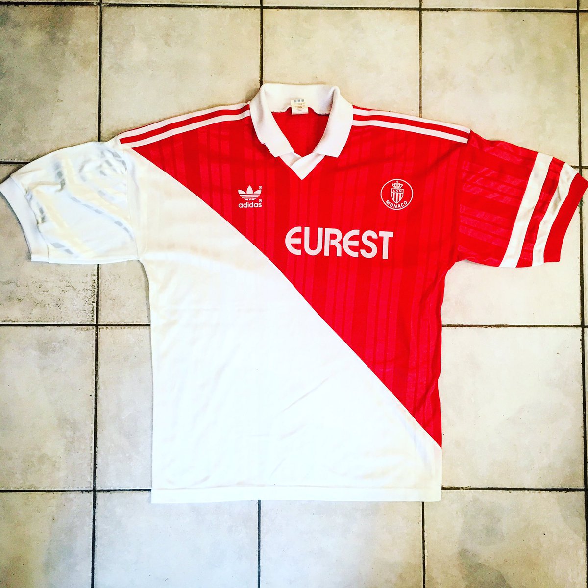 1bag1match's tweet photo. Une nouvelle pépite @ASMFootFem ❤️https://t.co/YSuJkmNYG7 superbe! #football #maillots #vintage #authenticshirts https://t.co/5ELik5yPn6