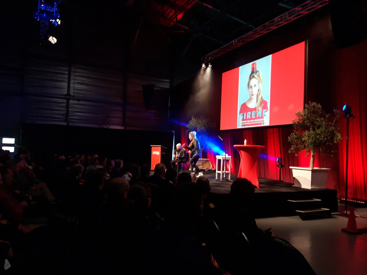 Yvonne van den Eerenbeemt schudt ons wakker met haar Sirene! <a href="/VonvdEerenbeemt/">Yvonne van den Eerenbeemt</a> #brwcongres