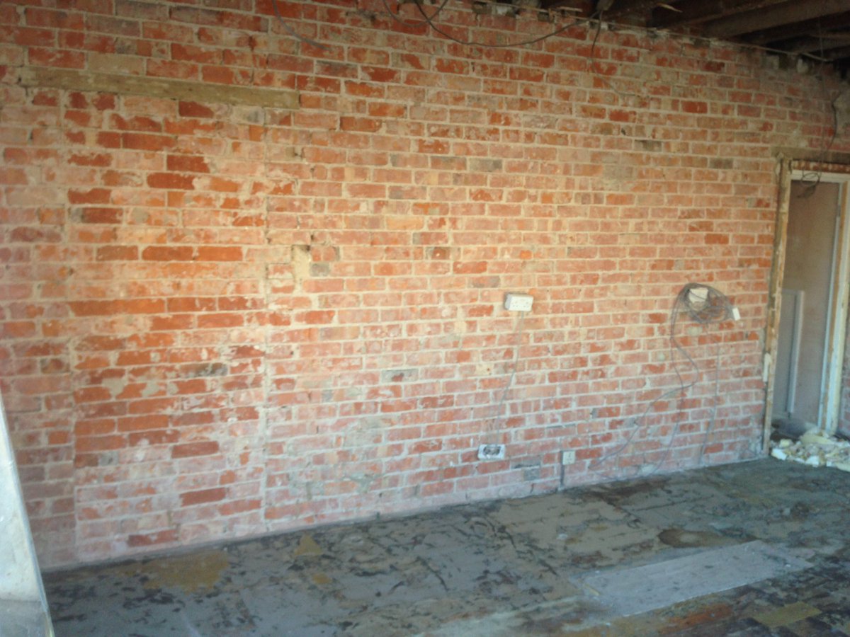 SENI0RS's tweet photo. Last wall then St Annes is ready for its refurb!!! #backtobrick #seniorschippy https://t.co/vyzywJDmEP