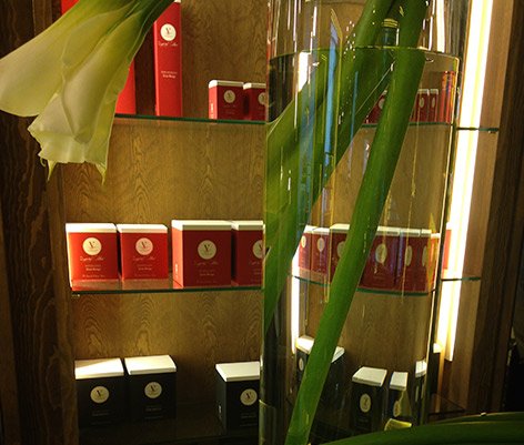 vilahermanos's tweet photo. Reciente inauguración de nuestra tienda de velas, perfumes y jabones de lujo #LADENAC Milano en Madrid https://t.co/8l3qv2fE5D #velas #lujo https://t.co/c8MGNy6Wu1