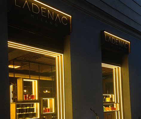 vilahermanos's tweet photo. Reciente inauguración de nuestra tienda de velas, perfumes y jabones de lujo #LADENAC Milano en Madrid https://t.co/8l3qv2fE5D #velas #lujo https://t.co/c8MGNy6Wu1