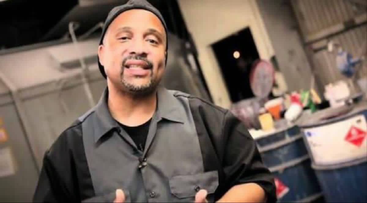 N0TTHATT0L's tweet photo. "We heard you like going to Kanye so we put extra shock absorbers so you can carry as many cements as required" https://t.co/BsM059vQOV