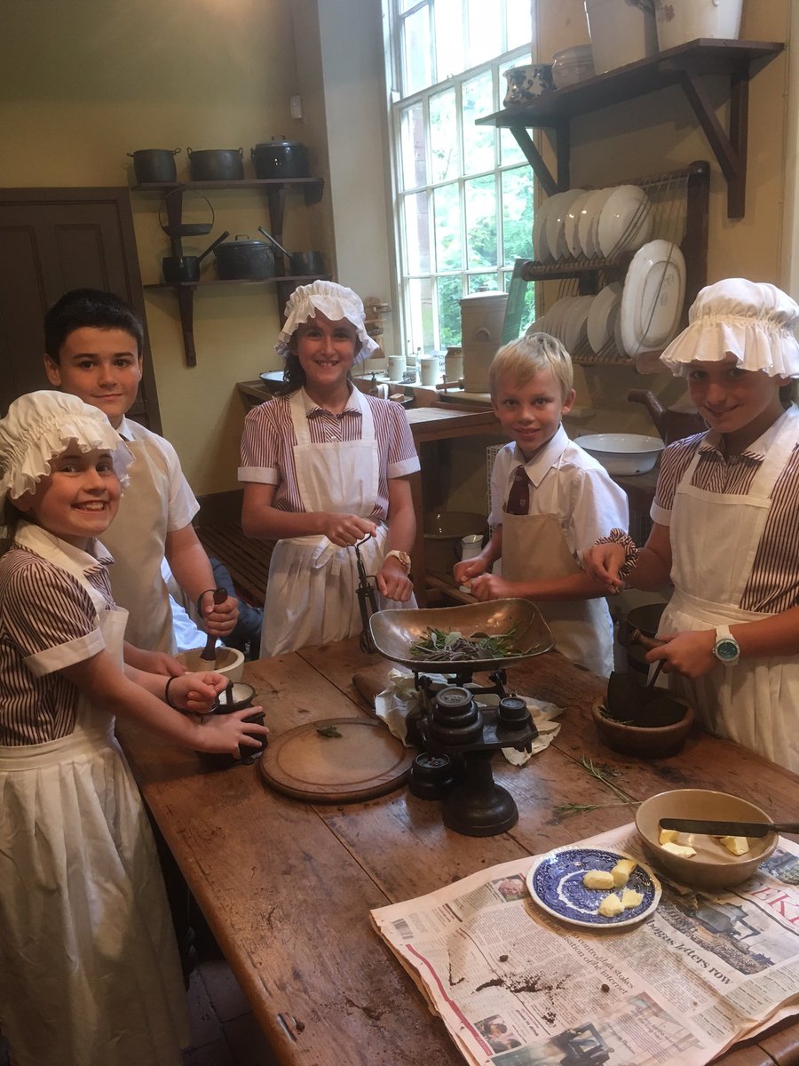 BromsPrep's tweet photo. 6MM and 6TF have enjoyed schoolroom lessons and learning the job of a scullery maid and boot boy today. #BromsYr6 #BromsHistory https://t.co/hB9bm6eMLD