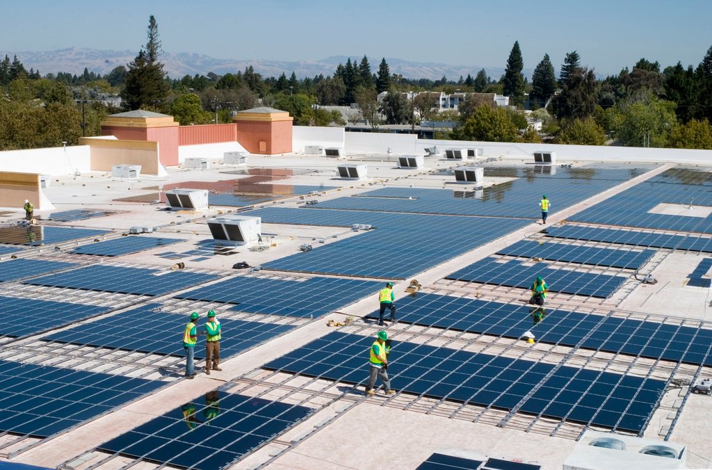 Greenpeace's tweet photo. The cost of building solar plants has declined by 25% in just 5 months ☀️ 
https://t.co/epOse4fwey #solar https://t.co/fgfqIQ3L3a