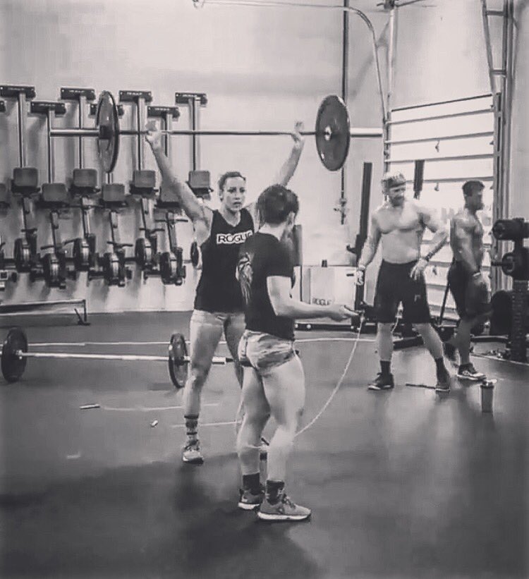 321gaux's tweet photo. Honored to represent @RogueFitness w/ my #RogueRed team. Huge thanks to Sue, our judges, & everyone at Rogue! #RyouRogue @CrossFitGames https://t.co/i7LYD0Kcg5