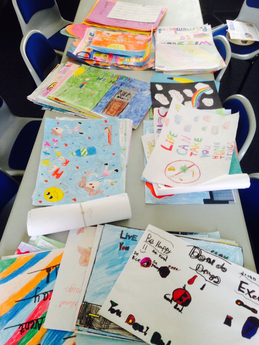 BrayDrugsAware's tweet photo. @friedahand_to has worked tirelessly collating & sorting entries to #BDAMART2016 #BDAF #champion https://t.co/6lj26lr8Lj
