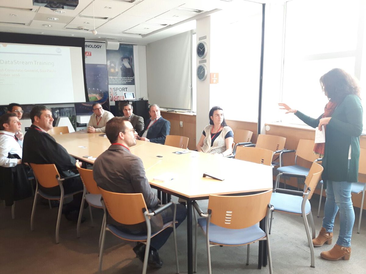 TheEICEnergy's tweet photo. The EIC's Pietro Ferreira presented on #EICDataStream to UK companies in São Paulo, with a welcome from @tradegovukBRA's @RenataRamalhosa https://t.co/LgCqduAAll