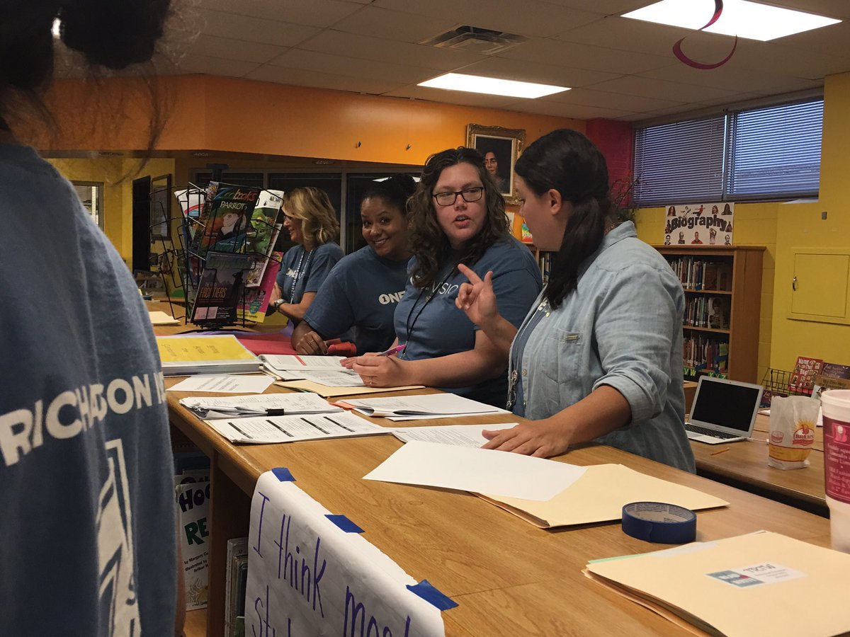 StultsRoad's tweet photo. Talk Read Talk Write- a powerful way for students to process and apply in all content areas #RISDGreatness @ishiir #stultsrd2016 @3jstone https://t.co/Ova7oqaGmO