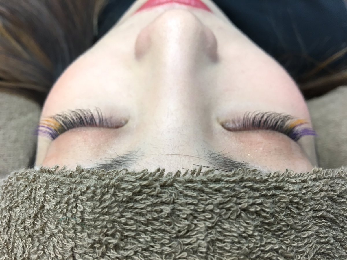 マツエクquatro川崎店 ハロウィンに向けて カラーエクステも大人気です カラーエクステ マツエクモデル募集 川崎マツエク エクステモデル マツエクモデル急募 ハロウィン ハロウィンメイク