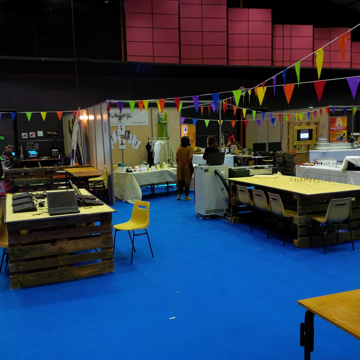 vcomputing's tweet image. Nearly time! #makerfairechartres