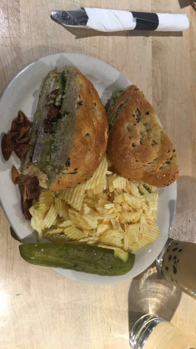 KweenWithAK's tweet photo. I had the opportunity to enjoy a dinner at #TridentOnNewburySt Boston. Magic happened there &amp; the food was great https://t.co/Gdu8WixPlT