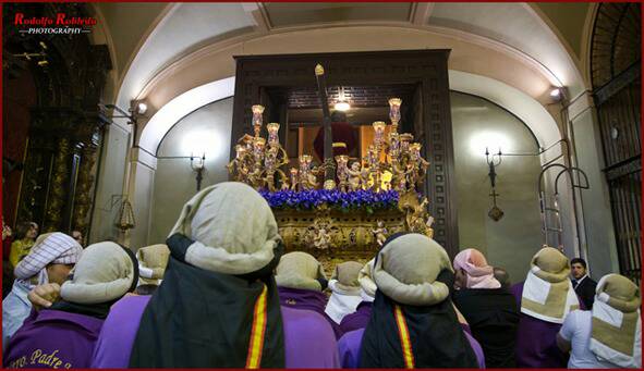 Had_LosGitanos's tweet photo. Hoy es la festividad de Ntra Sra del Rosario, Patrona de Capataces, Costaleros , Hombres de Trono y Anderos #FelizdíaCOSTALERO https://t.co/E8mPqjSh9C