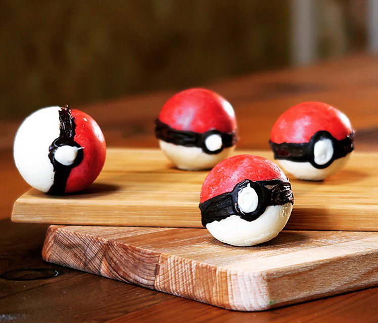 Tuiwokestilo's tweet photo. Si no puedes con los #Pokemon... ¡cómetelos! ¡#Merchef te enseña cómo hacerlos! 😍 https://t.co/mezjuFu4Rs #foodporn #recetas https://t.co/vBXWy1zUxC