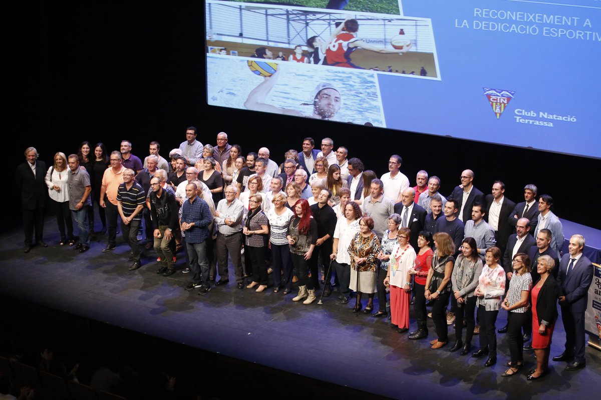 FOTOS de Cristóbal Castro de l'homenatge a socis i esportistes del CN #Terrassa amb <a href="/QuimMasferrer/">Quim Masferrer</a> de conductor elmon.cat/monterrassa/ga…