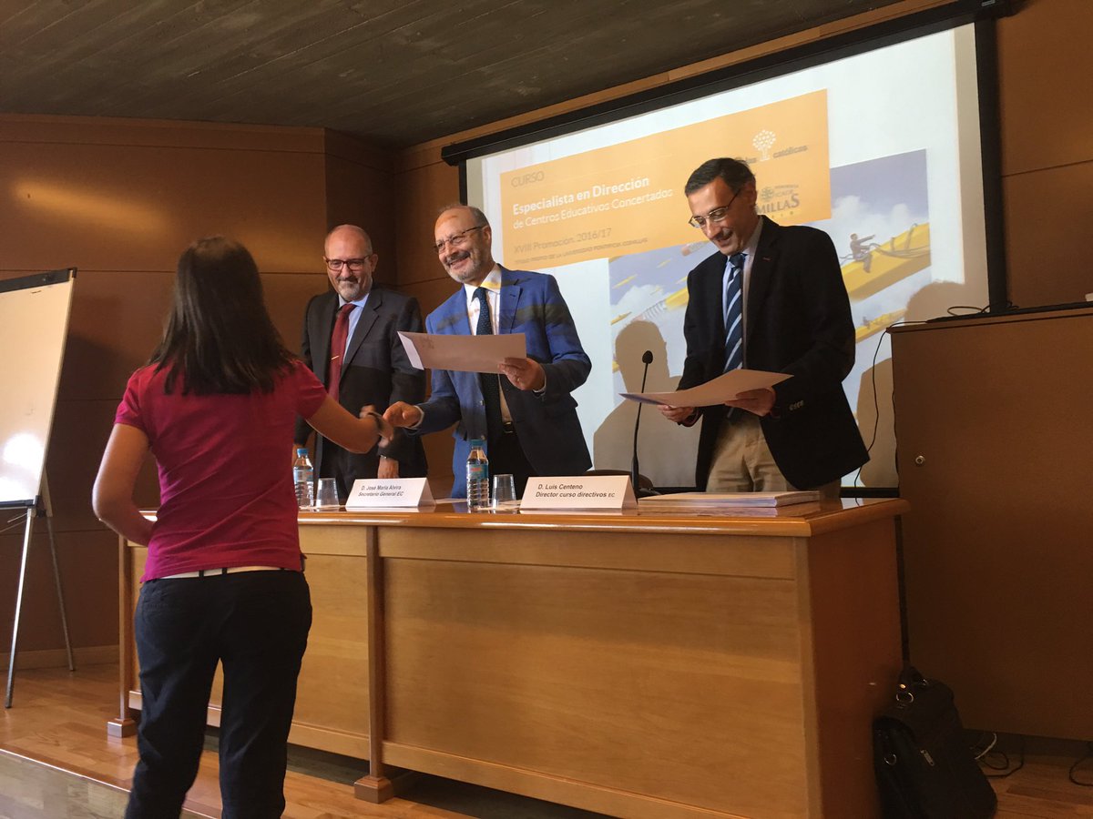 emilio_daz's tweet photo. Entrega de diplomas a los alumnos de la 17ª promoción de #EDICEC 15/16. ¡Enhorabuena! @ecatolicas @UCOMILLAS @lcentenoc https://t.co/jCsArKOy8b