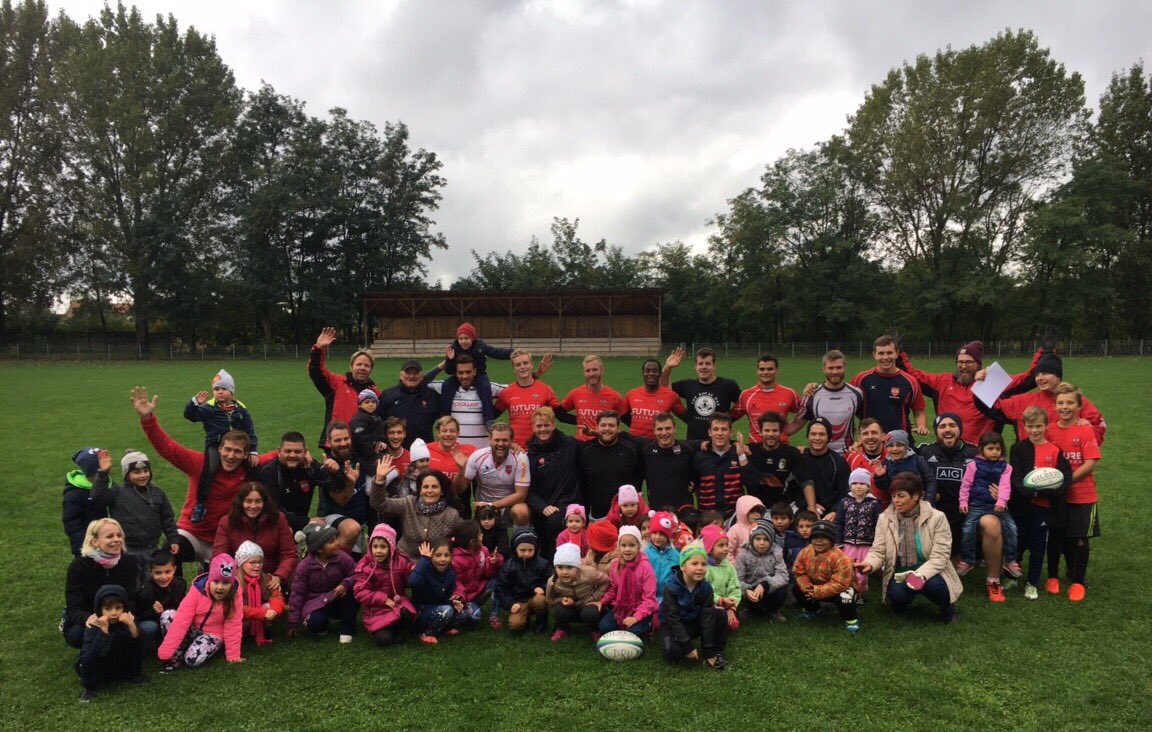 RugbyDenmark's tweet photo. A local kindergarten joined #DENXV at practice today🇩🇰🏉🇭🇺
#RugbyEurope #REConference2North @RugbyHungary @GetIntoRugby #HUNvDEN https://t.co/vRXIq7RhtG