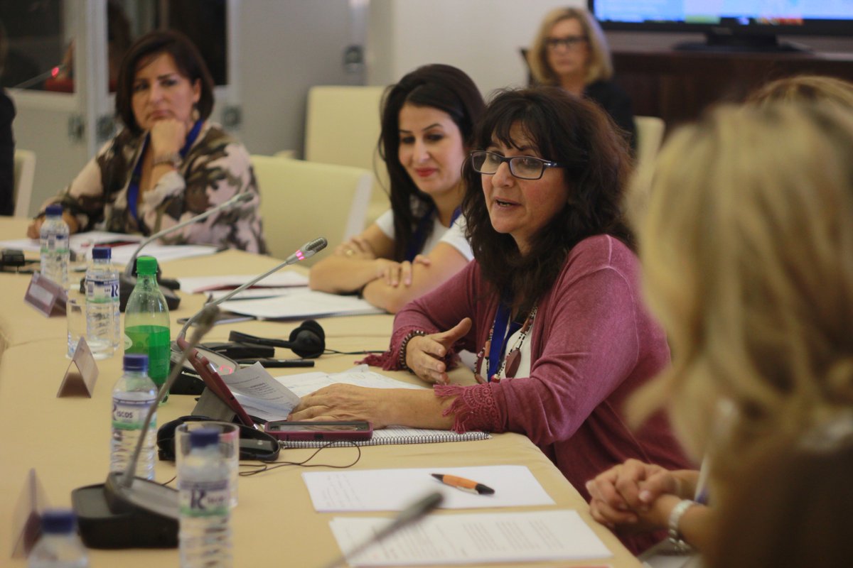 parcan's tweet photo. .@Conchimn detalla su panel en #EPCA2016 en reunión @Calrenet en @Asamblea_Ex "Las mujeres tenemos mucho que decir en los parlamentos" https://t.co/T1RAvm150s