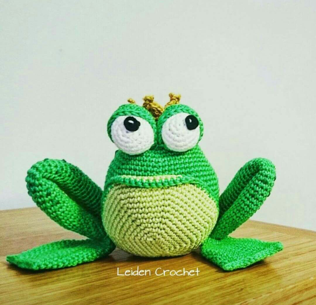 LeidenCrochet's tweet photo. Principe Sapo #amigurumi #amigurumitoy #crochet #ganchillo #handmade #madewithlove #HechoAMano https://t.co/yzY2pFFkJG
