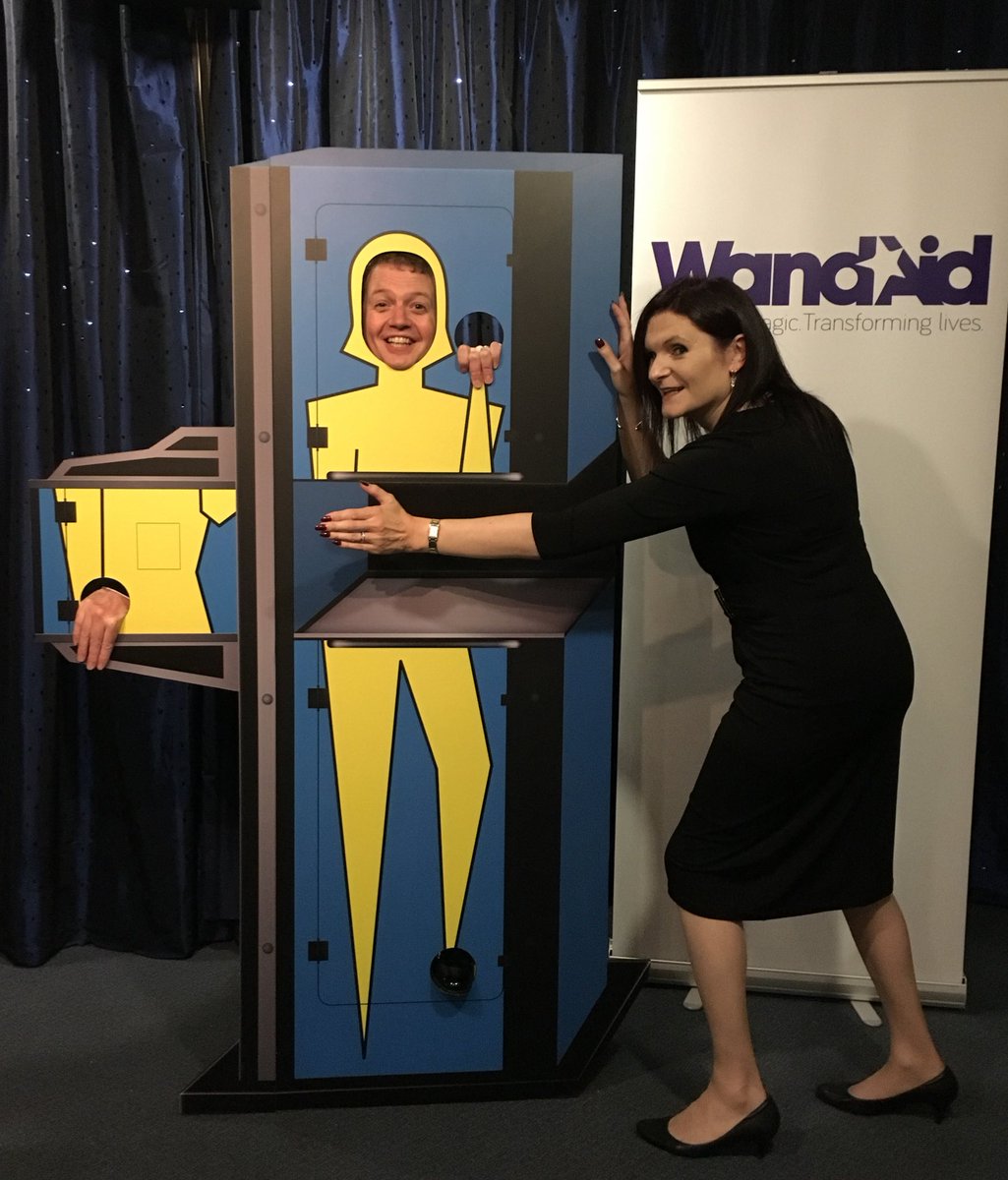 richardpinner's tweet photo. Last night after the @wandaid Gala Event @MagicCircleHQ I got Zigged!Or is it Zagged? I've never been sure https://t.co/GhD8azJ6d7