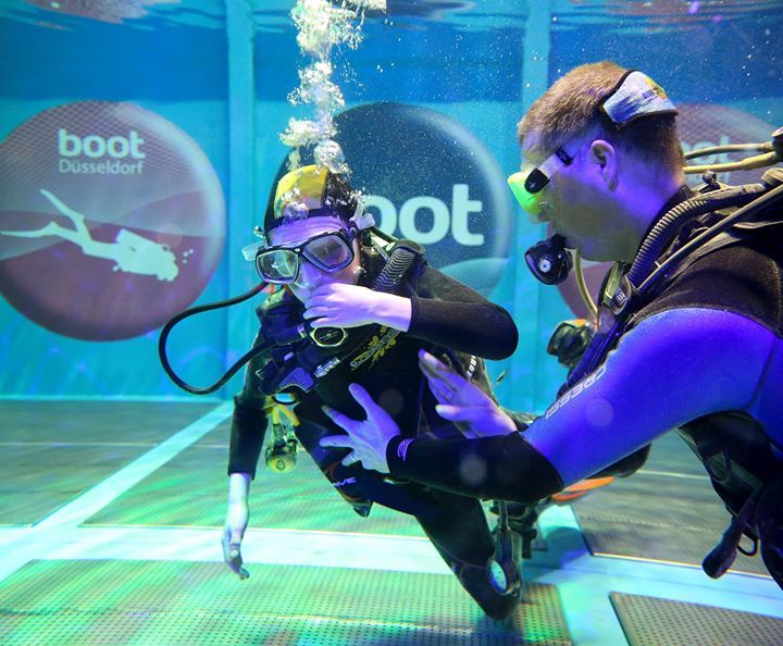 StandupJournal's tweet image. At #boot2017, enthusiasts of all ages can try out the #Diving equipment on site in indoor … ift.tt/1Pjq6r1