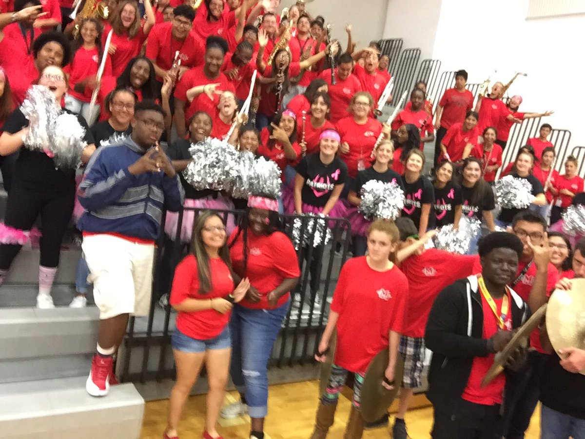 NateGriffFOX26's tweet photo. Now! @Fox26Houston @gcmpatriots @GCCISD #FridayFootballFever #HowToHouston https://t.co/Z87UhW28pw