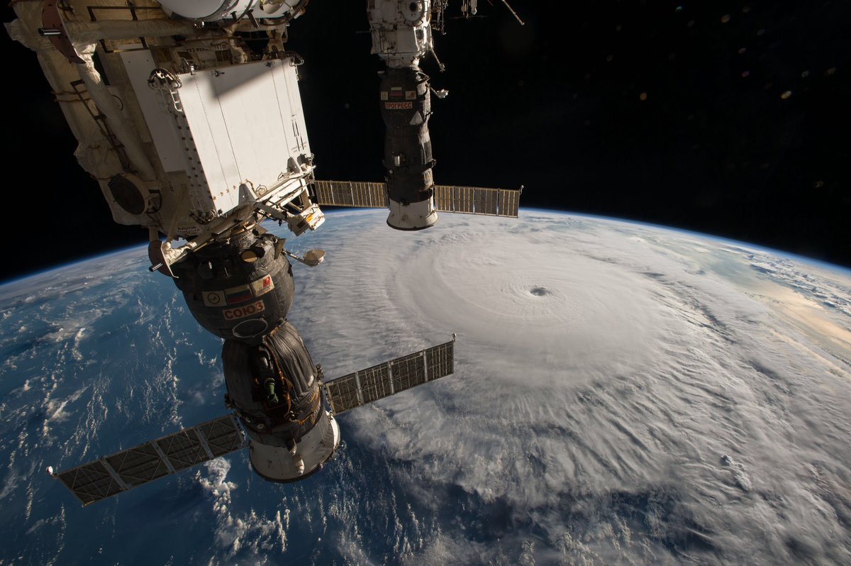 AstroHardin's tweet image. Hurricane Matthew from the #ISS. #NASA #Florida #HurricaneMatthew