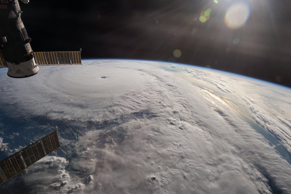 AstroHardin's tweet image. Hurricane Matthew from the #ISS. #NASA #Florida #HurricaneMatthew