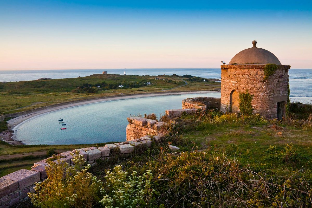 VisitGuernsey's tweet photo. Did you know you can @visitalderney as a day trip every Friday &amp; Sunday on board @bumbleboat https://t.co/4HOIIJPuae https://t.co/OkkJSzd2o5