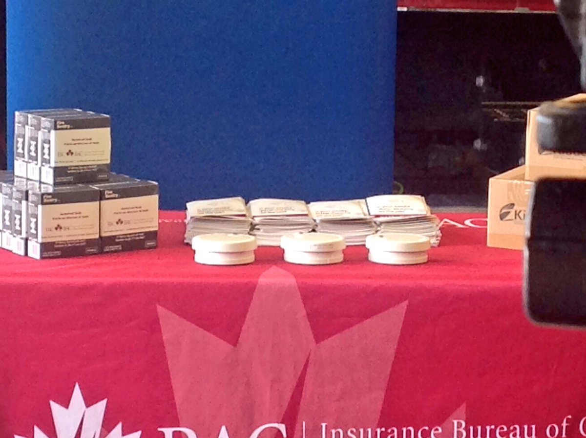 ECCC_GovNL's tweet image. The AR Campaign puts smoke alarms &amp;amp; 9-volt batteries in the hands of residents. Smoke alarms save lives! #FireSafety