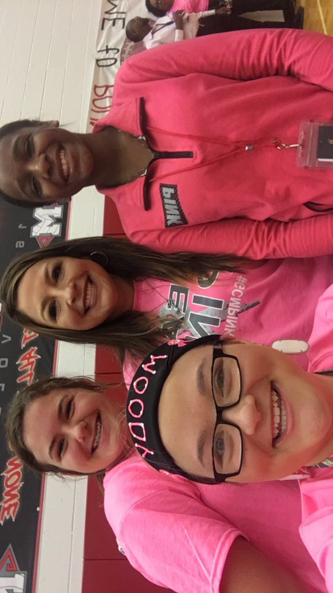 moody_bre's tweet photo. #PatriotsNation @NateGriffFOX26 @Fox26Houston #GCMpinkout2016 https://t.co/B0CSNcQ0fs
