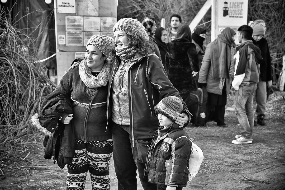LPC_libro's tweet image. LA PUERTA CERRADA 26 voces contra la indiferencia. Gente pequeña, haciendo cosas pequeñas , puede cambiar el mundo. (E. Galeano)