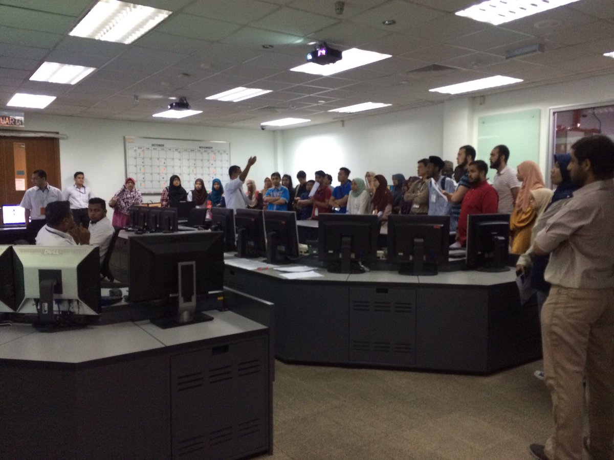 apsccsatellite's tweet photo. Thank you for joining the 2016 APSCC Youth Workshop #APSCC2016 @MEASAT Facility Tour https://t.co/6IIQZSiiVk