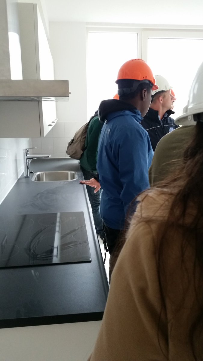 teamlearn2work's tweet photo. Op werkbezoek #bouwplaats @vanOMMEdeGROOT met 9 stagiares @AlbedaCollege. Ze beginnen eerst bij #DeDelft en daarna gaan ze de bouw op. https://t.co/6E4TM75ui0