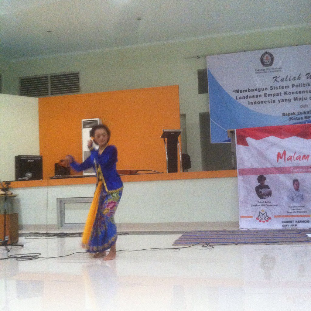 sospolbemfib's tweet photo. Penampilan Tari Semarangan 💃👏 https://t.co/NDF98g8R8W