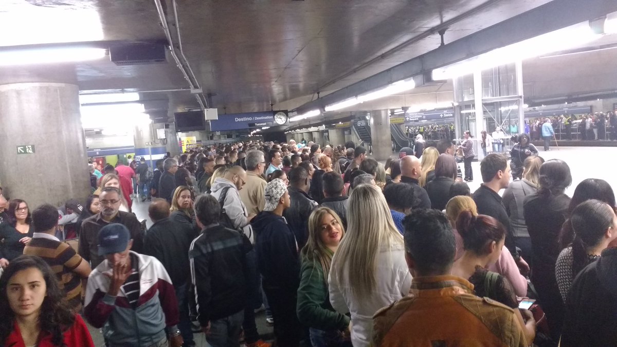 Plataforma da Linha 1-Azul, sentido Tucuruvi, na Estação Sé (Foto: Cicero Ricardo)