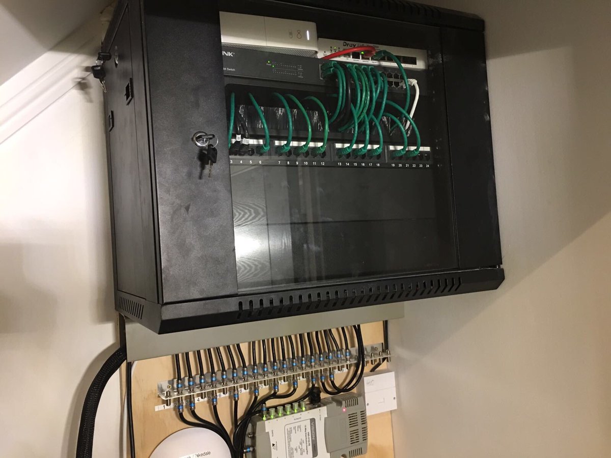 Two identical plots with bespoke 4K TV installs, <a href="/Sonos/">Sonos</a> multi room audio &amp; @ubnt wifi system. Professional &amp; affordable install
#LiveInstall