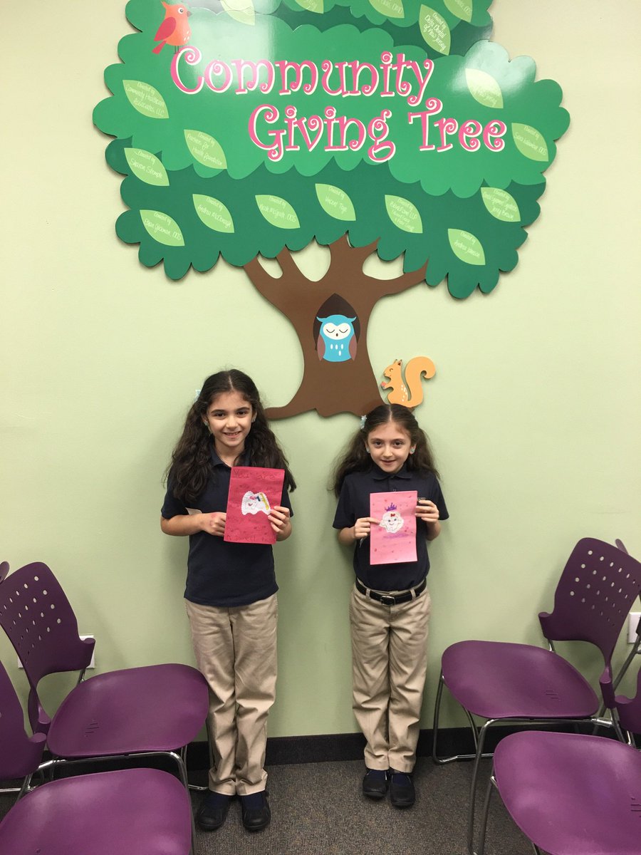 KinderSmile_'s tweet photo. 2 sweet sisters stand under our #CommunityGivingTree holding letters of thanks for their dentist at #KSCOHC 🏥 💚 https://t.co/7aFE2ssj8k