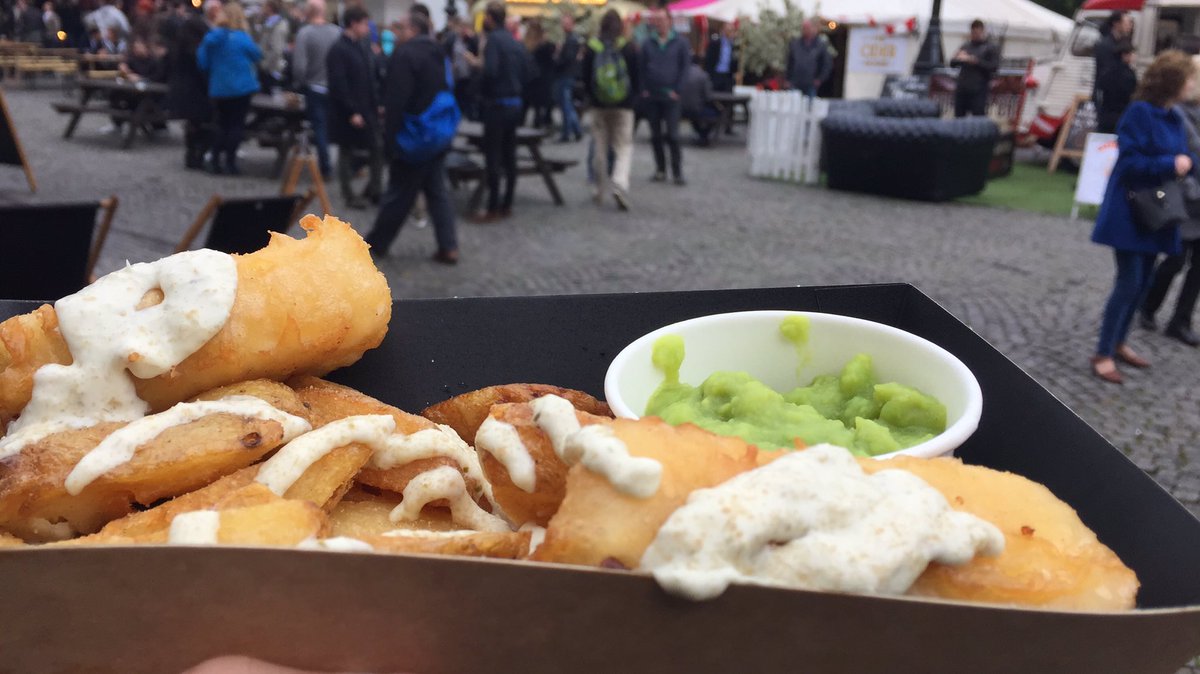 OneBiteSocial's tweet photo. One bite of @MFDF16 @thehiphopchippy #halloumichips https://t.co/NdmQinjmXO