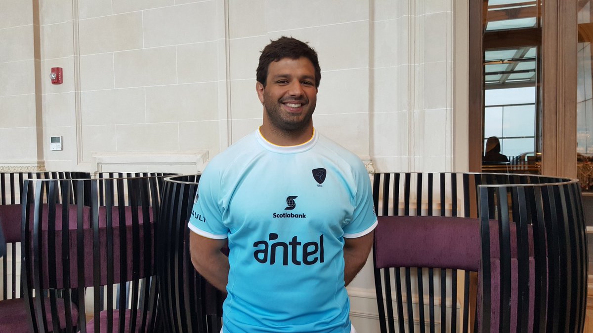 AntelDeTodos's tweet photo. .@MarioSagario se pone la camiseta 😉 @AmericasPacific se juega en Uruguay #APC2016  🏉 https://t.co/Rsqp0lHfDF