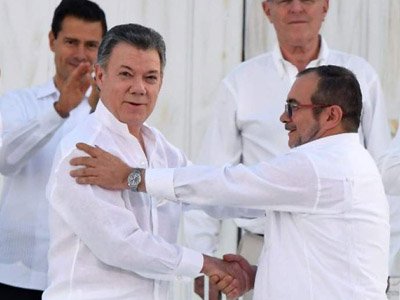notipaco's tweet photo. @Timochenko_FARC ¡El premio nobel de paz es para Colombia! https://t.co/4Xk8mXI5eU https://t.co/7GndwVm3ki
