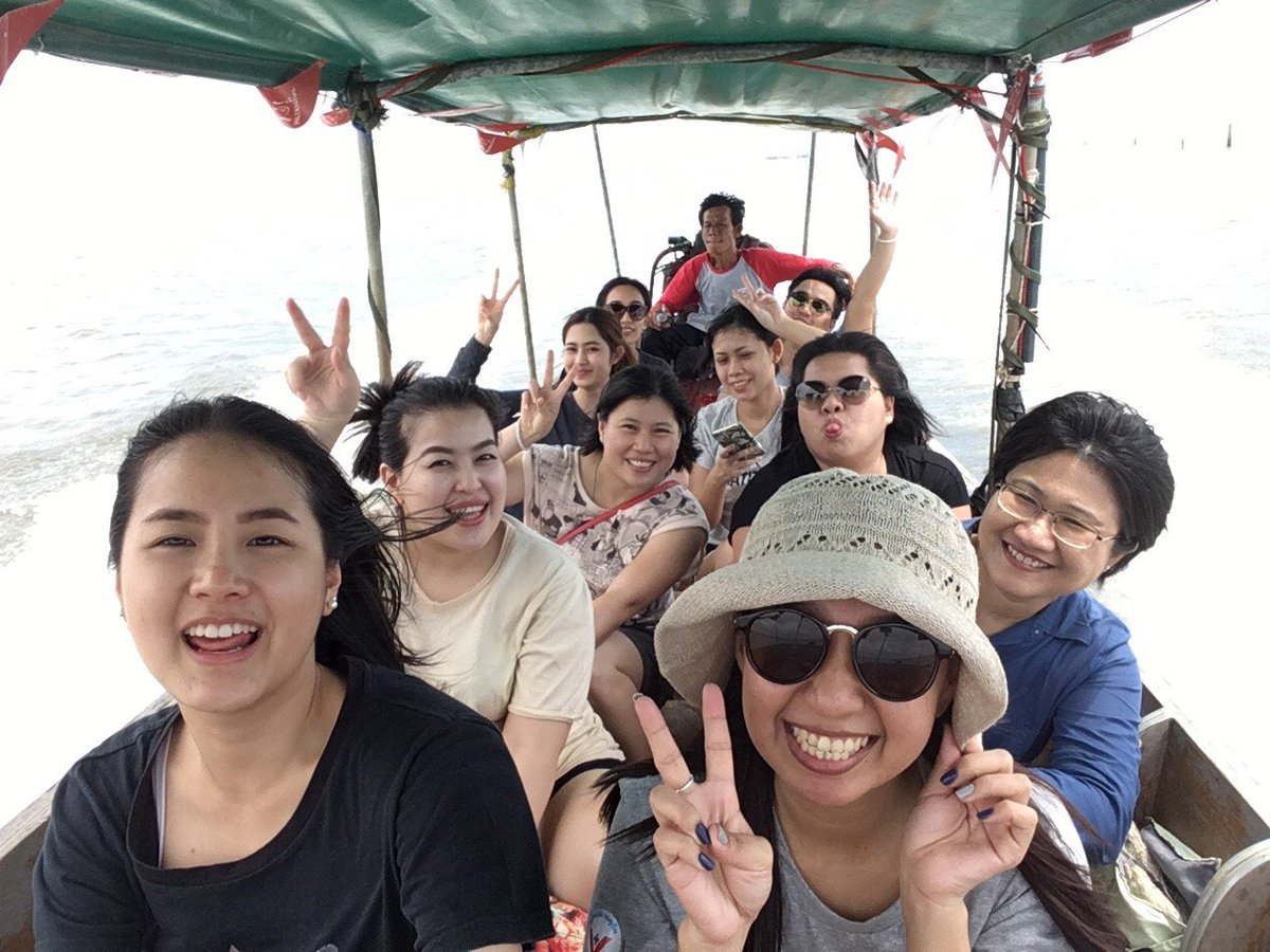 ChantanaH's tweet photo. ปลูกป่าชายเลน บ้านคลองโคน สมุทรสงคราม a lot of fun! #FH4inclusion #FHBKKmuddyday https://t.co/JY4Zx5Vpyo