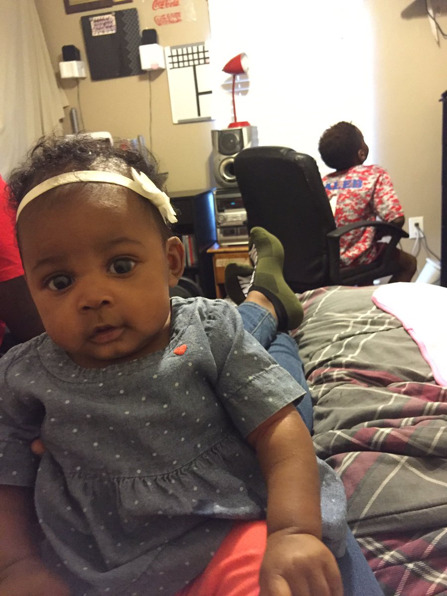 sleepycharles1's tweet image. A year flies by when your this cute. I&apos;m not ready for this 😩. But happy birthday to my beautiful baby girl 😍 Daddy loves you 😘🎁🎉🎊 #TheBig1