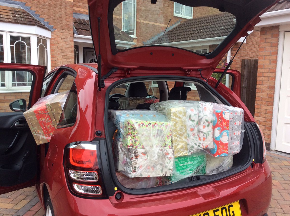 PershoreWi's tweet image. @WomensInstitute @WILifemagazine @acww_projects 100 filled shoe boxes on their way to appeal HQ in Evesham - safe trip🚒