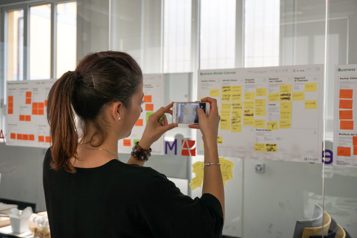 beople_it's tweet photo. Alla #BMDMasterclass c'è chi approfitta del pranzo per "fissare" i progressi fatti col #canvas @Formazione24ORE @MudecMi #businessdesign https://t.co/QSTiBtRWI1
