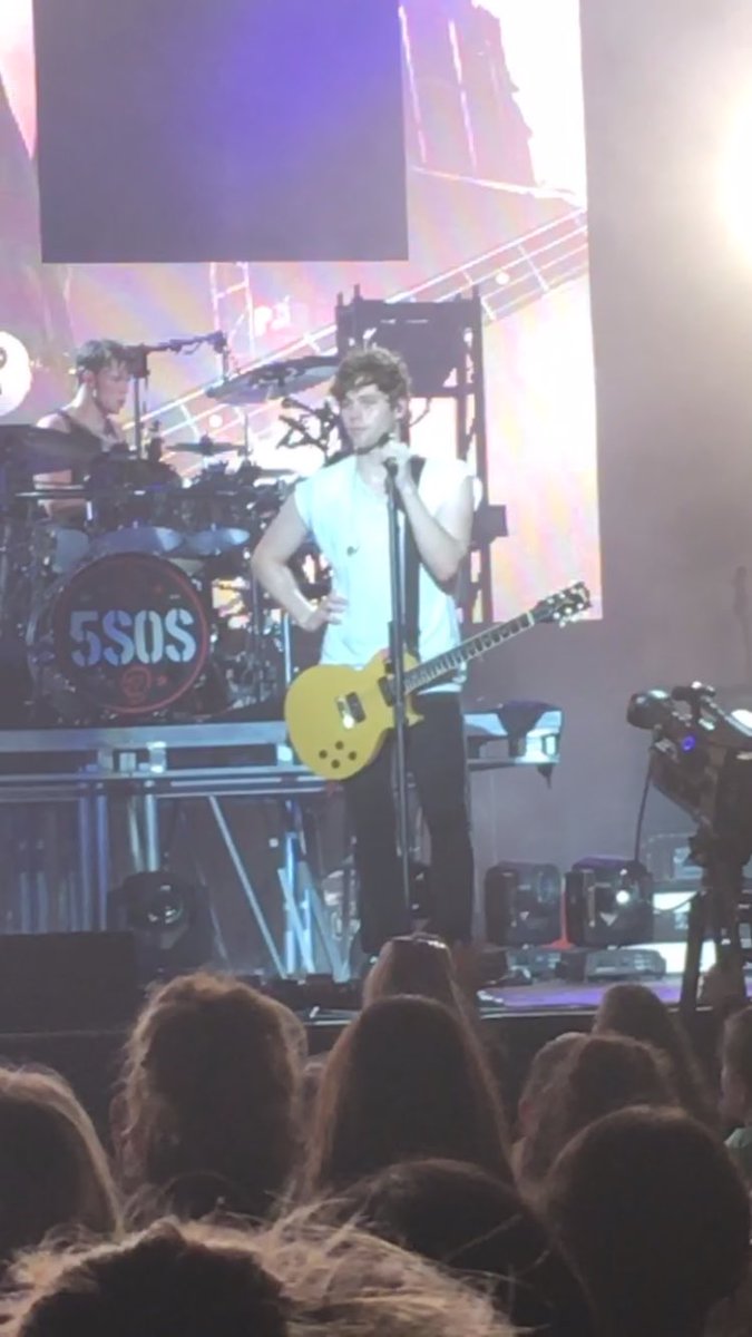 1dand5sosxoxo's tweet photo. #SoundsOverFeelsOver had the time of my life #SLFLDallas #SLFLSanAntonio #SLFLvip https://t.co/OnT28myJFt