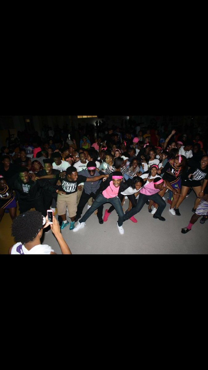 Hampton2016's tweet photo. Since it's homecoming #Throwback #c/o2k16 #reunion  @HHS_HCS @mrsleahashley @ https://t.co/qVoFPfg1hY