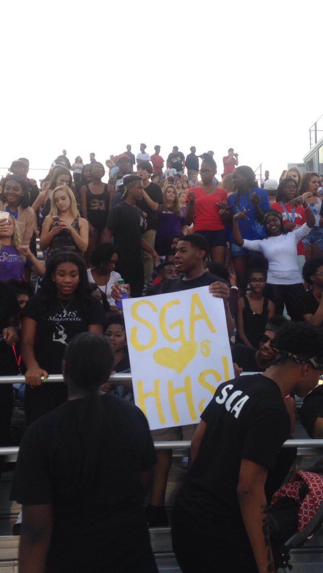 Hampton2016's tweet photo. Since it's homecoming #Throwback #c/o2k16 #reunion  @HHS_HCS @mrsleahashley @ https://t.co/qVoFPfg1hY